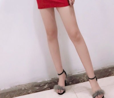 有了美腿变得自恋了起来